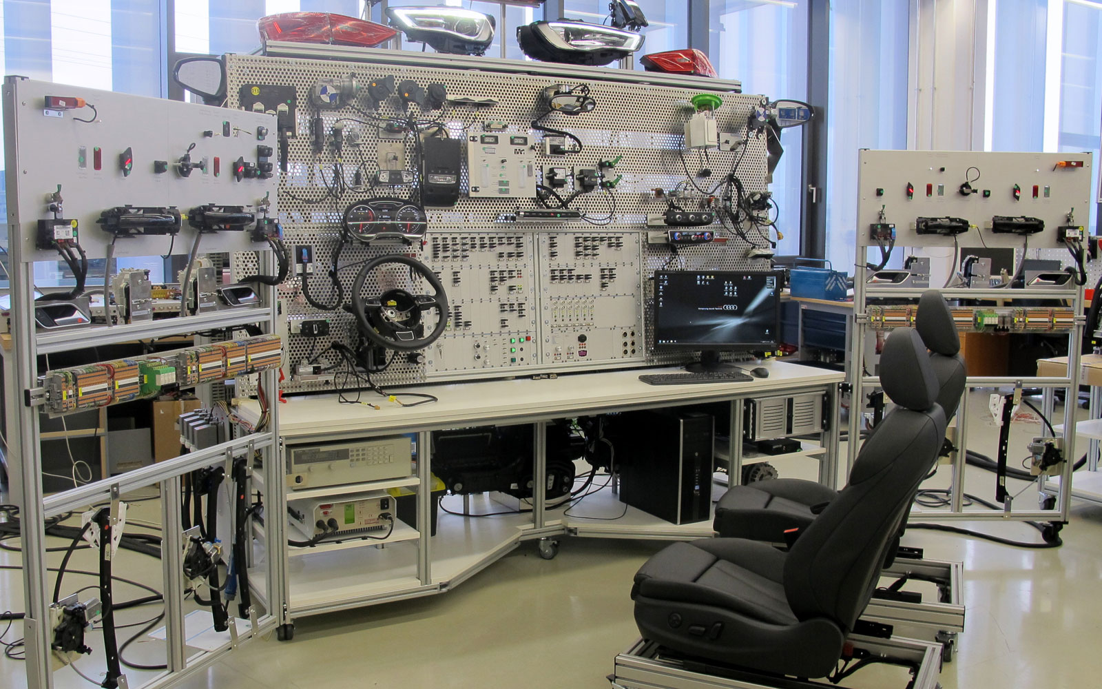 Reproduction of a complete vehicle electrical system in the test laboratory: wide-range current measurements and ECU tests (source: BFFT Gesellschaft für Fahrzeugtechnik mbH)