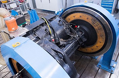 [Translate to Chinese (Simplified):] Instrumentiertes Drehgestell			Drehgestell mit Antriebseinheit zum Einrüsten am Prüfstand